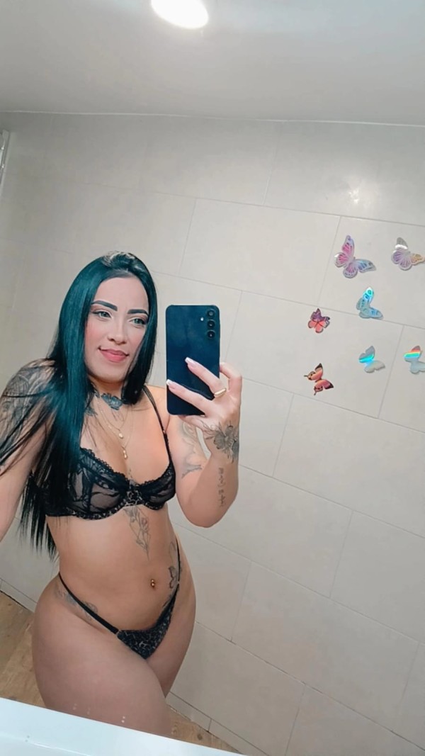 SENSUAL Y JUGUETONA LATINA