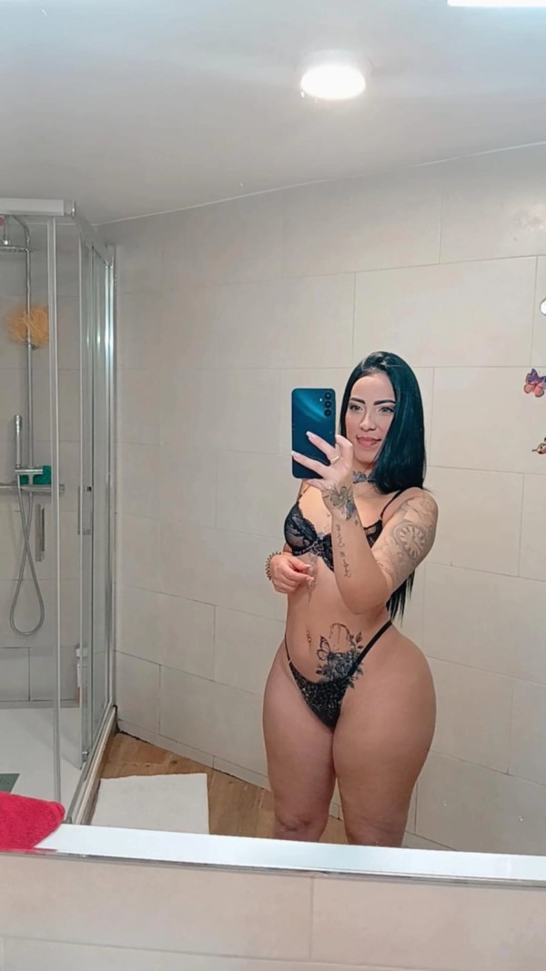 SENSUAL Y JUGUETONA LATINA