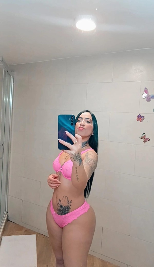 SENSUAL Y JUGUETONA LATINA