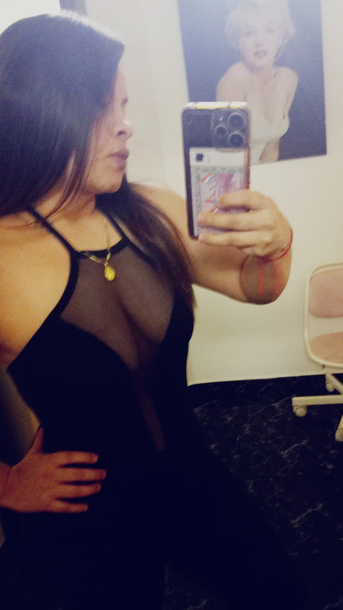 Salomé jovencita completa griego francés natural masajes trato de novios