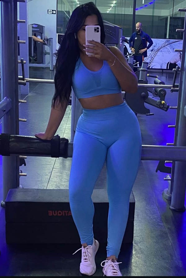 CHICA CON COÑO ESTRECHO Y JUGOSO CON BUEN ROLLO E IMPLICACIÓN