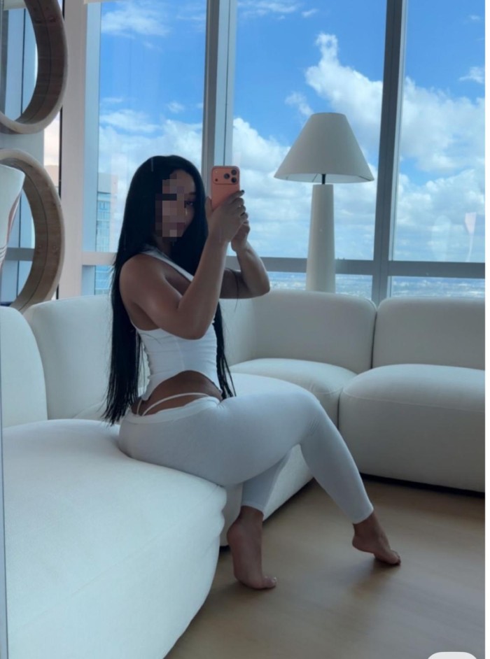 CHICA SUPER SEXY EN SALOU! QUIERO PASARLA BIEN