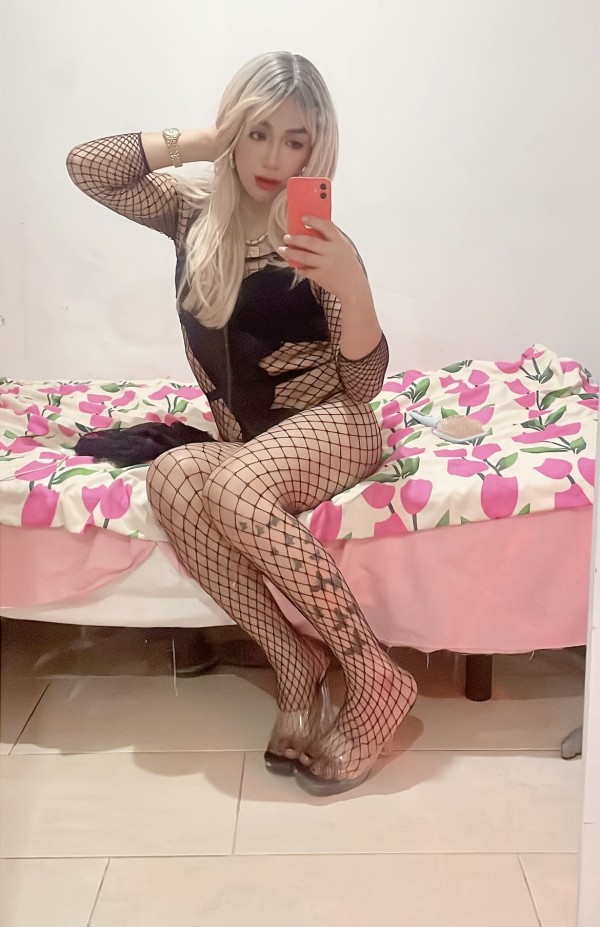 BELLA TRANS RUBIA Y SENSUAL FIESTERA FOTOS REALES
