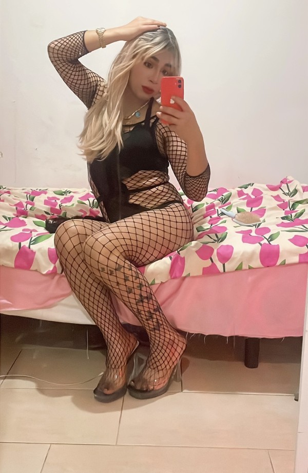 BELLA TRANS RUBIA Y SENSUAL FIESTERA FOTOS REALES