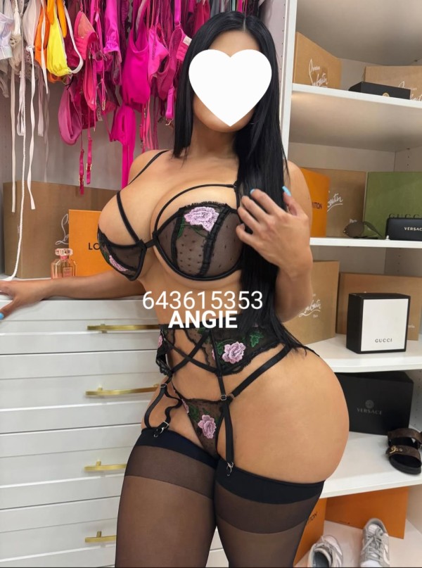 MORENAZA LATINA DE PECHOS HERMOSOS Y PIEL SUAVE Y