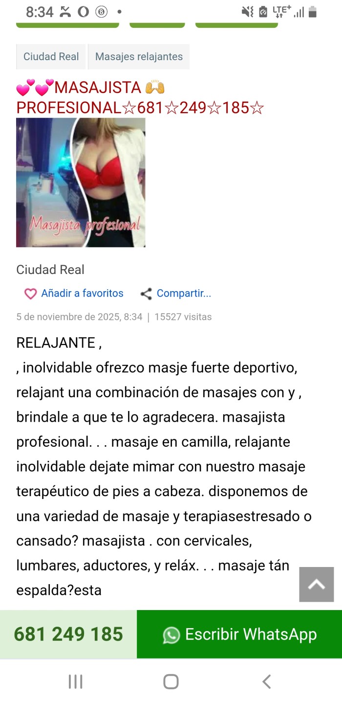 Masajista profesional en camilla