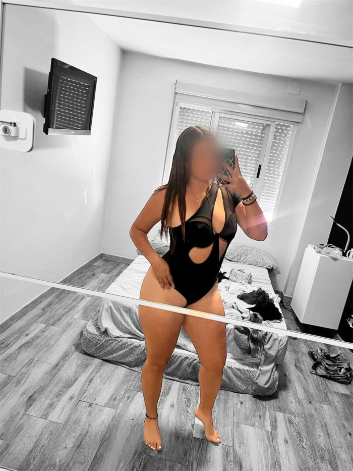 QUIERO QUE ME COMAS MI CULO GRANDE Y REDONDO