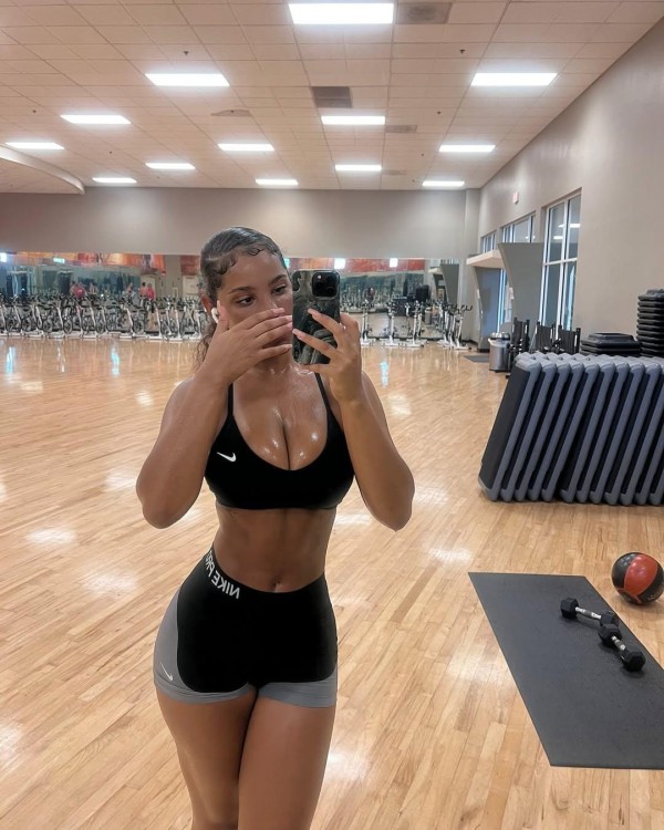 Llamadas online, sexting, fotos y videos acompañamientos online novia vir