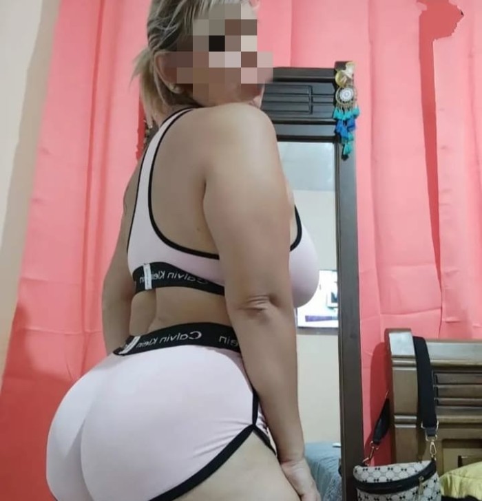 Trato de novia besucona cariñosa fiestera a tope