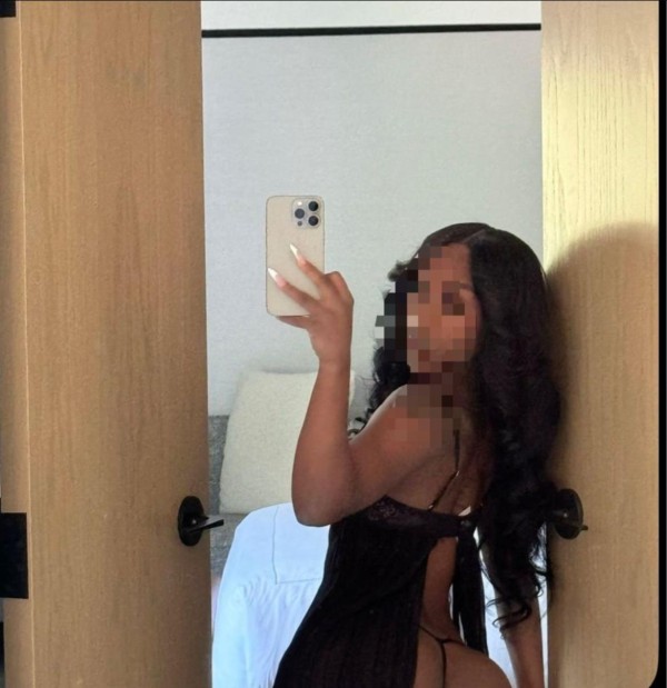 MODELO SIMPATICA DIVERTIDA 24/7