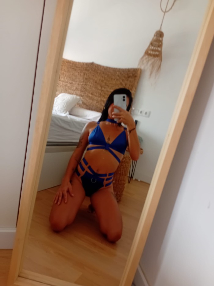 POLLITA DE GARGANTA PROFUNDA CON GANAS DE LECHITA