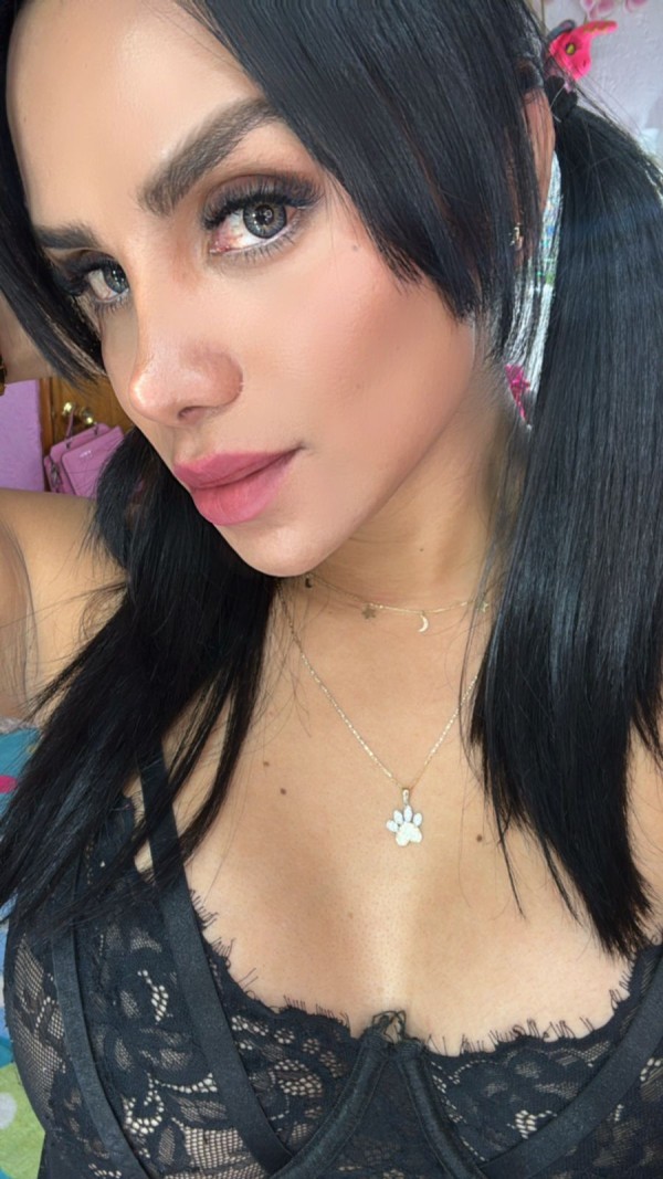 Chica trans guapa trato de novios. Mucho mas