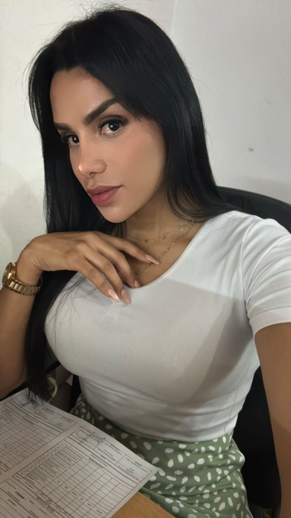 Chica trans guapa trato de novios. Mucho mas