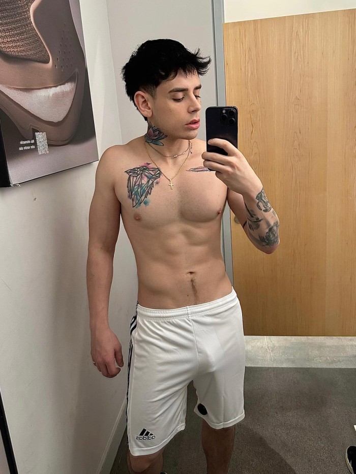 XL LATINO GUARRO DISPONIBLE