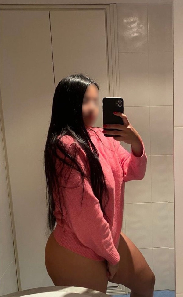 SEXY Y JOVEN LATINA DE CURVAS Y CULO GRANDE