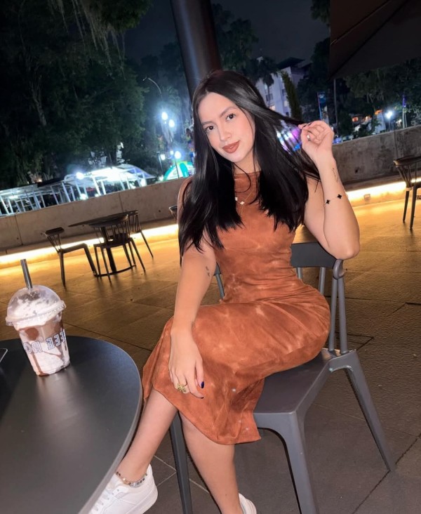 FRANCES HASTA EL FINAL BESOS CON LENGUA