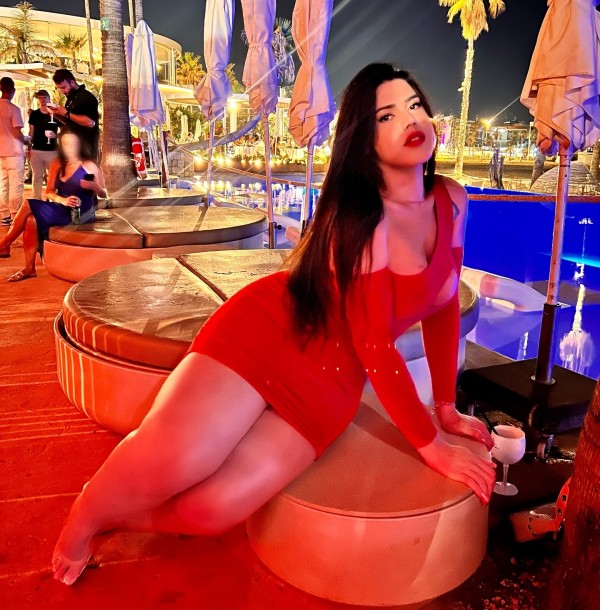 Corte inglés alicante )Chica trans de lujo guapísima y femenina …