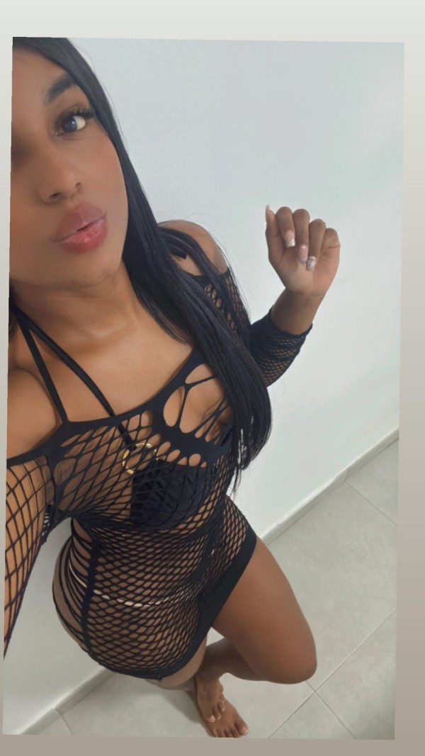 Llegó tu guarra que te la chupa hasta sacarte toda tu leche