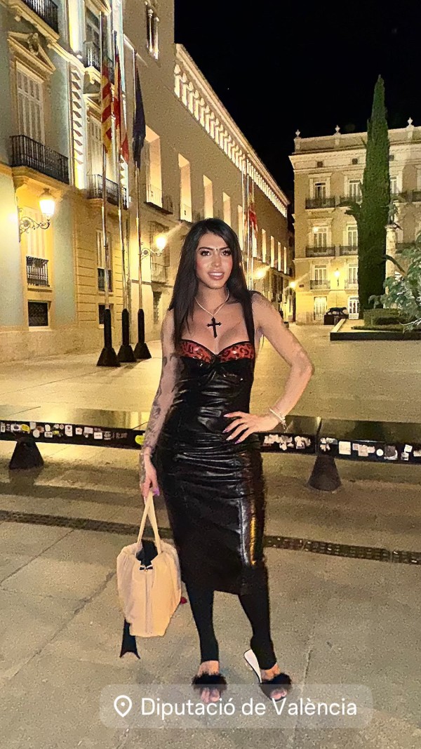 Sexy transexual disponible masajista