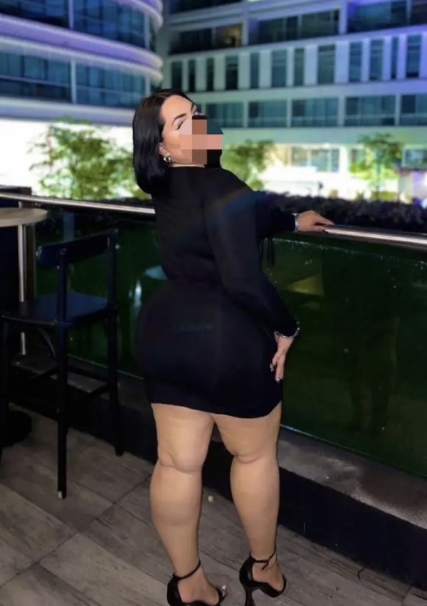 MASAJISTA MADURITA PROFESIONAL ELEGANTE