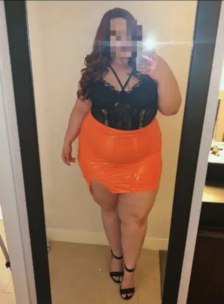 MASAJISTA MADURITA PROFESIONAL ELEGANTE