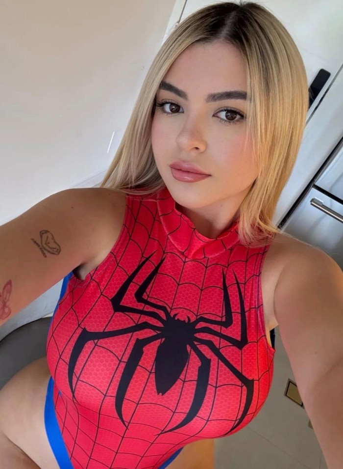 Impresionante colombiana rubia sexy