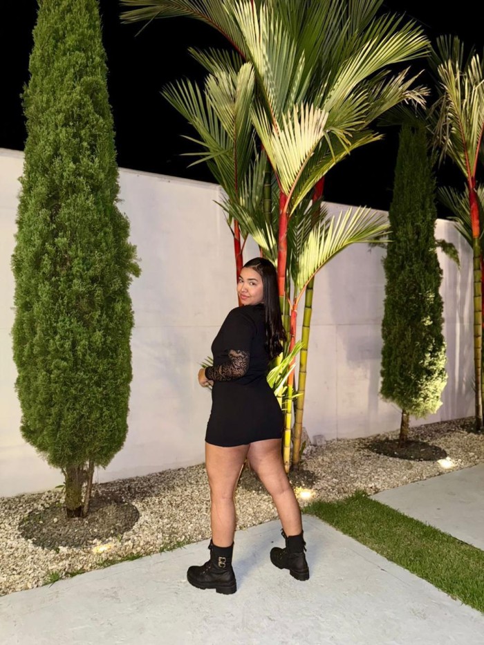 JOVEN COLOMBIANA CHUPA POLLAS DISPO 24/7