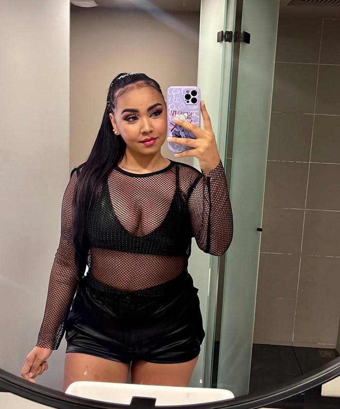 JOVEN COLOMBIANA CHUPA POLLAS DISPO 24/7