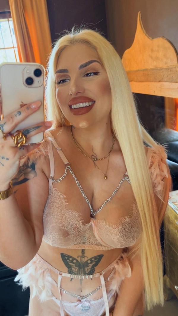 LOLA SEVILLANA GUAPISIMA SUPER DIVERTIDA SUPER VICIOSA