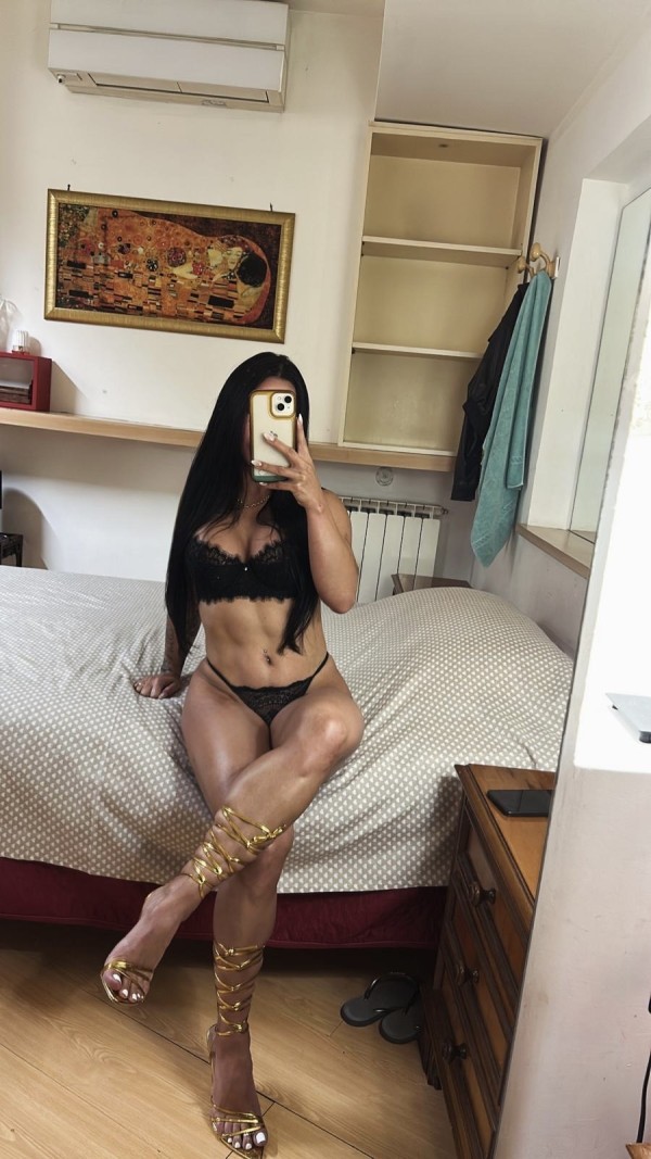 Hola amor, estoy aquí esperándote.