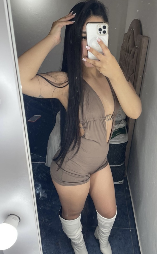 Te gustan los pechos pequeñitos?