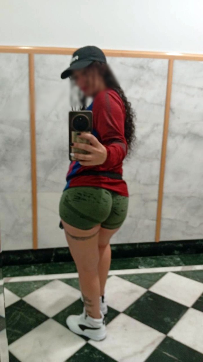 ESTOY BIEN TRAVIESA TE CUMPLO TUS DESEOS