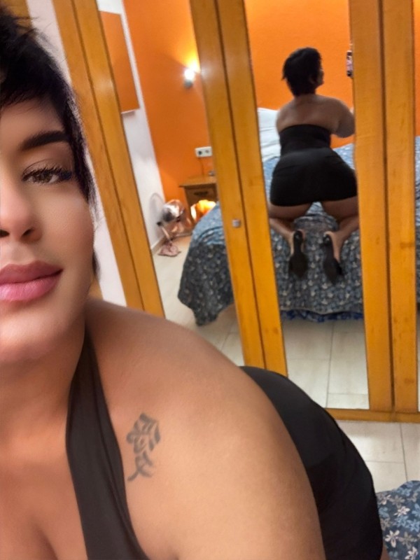 Bomba de fuego,  soy Emmy; belleza deslumbrante natural en Lérida