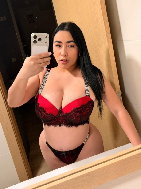 REINA DEL FRANCÉS, TETAS DE INFARTO PUTA FIESTERA