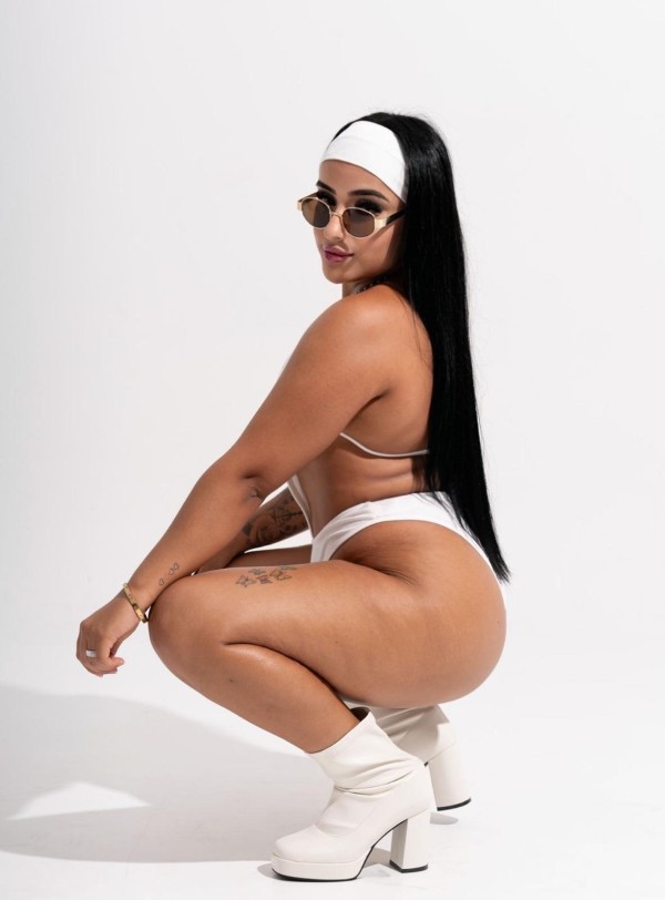 MIA 19 ENCANTADORA VENEZOLANA MUY CARIÑOSA