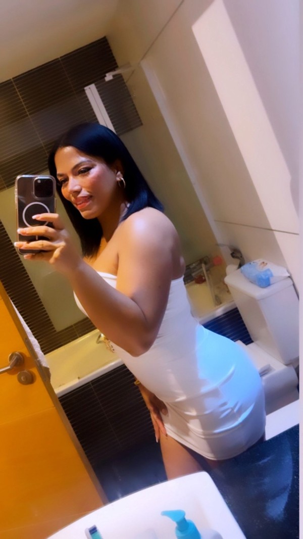 RICA LATINA CON CURVAS NATURALES