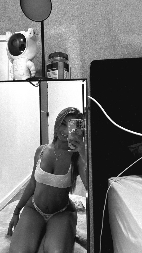 Dublin 12, Sofia 23 Años, Colombiana