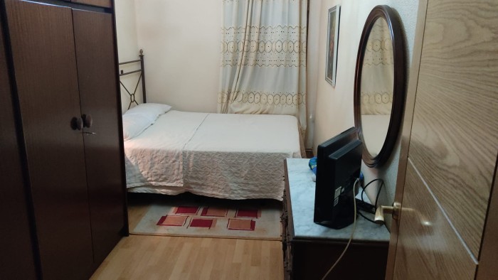 SE ALQUILA BONITA HABITACIÓN POR SEMANA