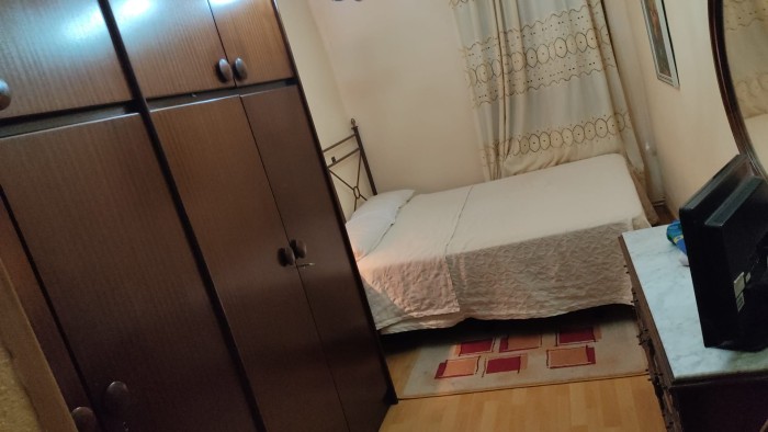 SE ALQUILA BONITA HABITACIÓN POR SEMANA