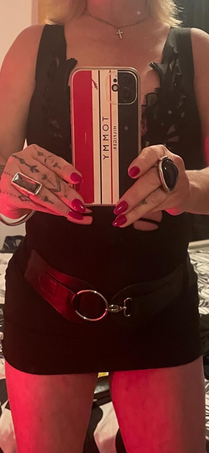 MUJER MUY SEXY CARIÑOSA Y ALEGRE EN PLATJA D’ARO