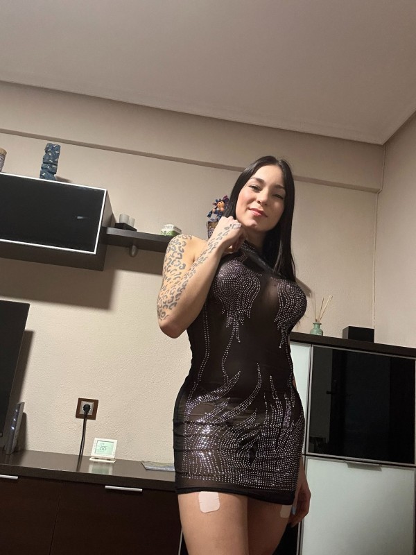 chica tran caliente dispuesta a seguirte el juego