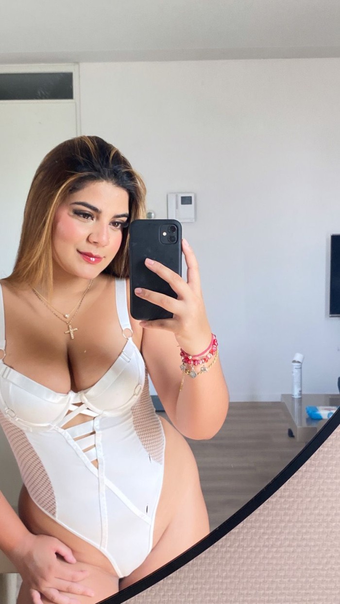 PRECIOSA CHICA CON FOTICOS REALES EN CENTRO BARCEL