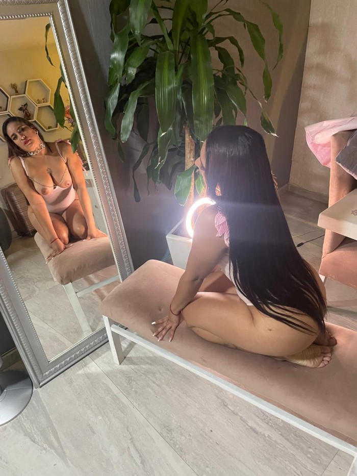 Fiestera complaciente