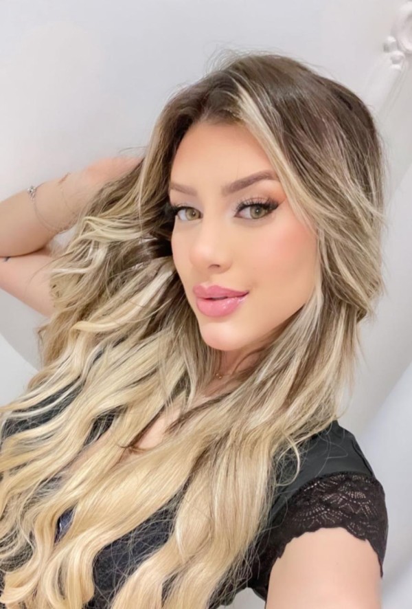 Hellena 22 Años – Brasileña joven, dulce y con energía tropical