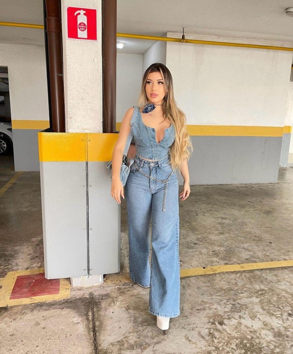 Hellena 22 Años – Brasileña joven, dulce y con energía tropical