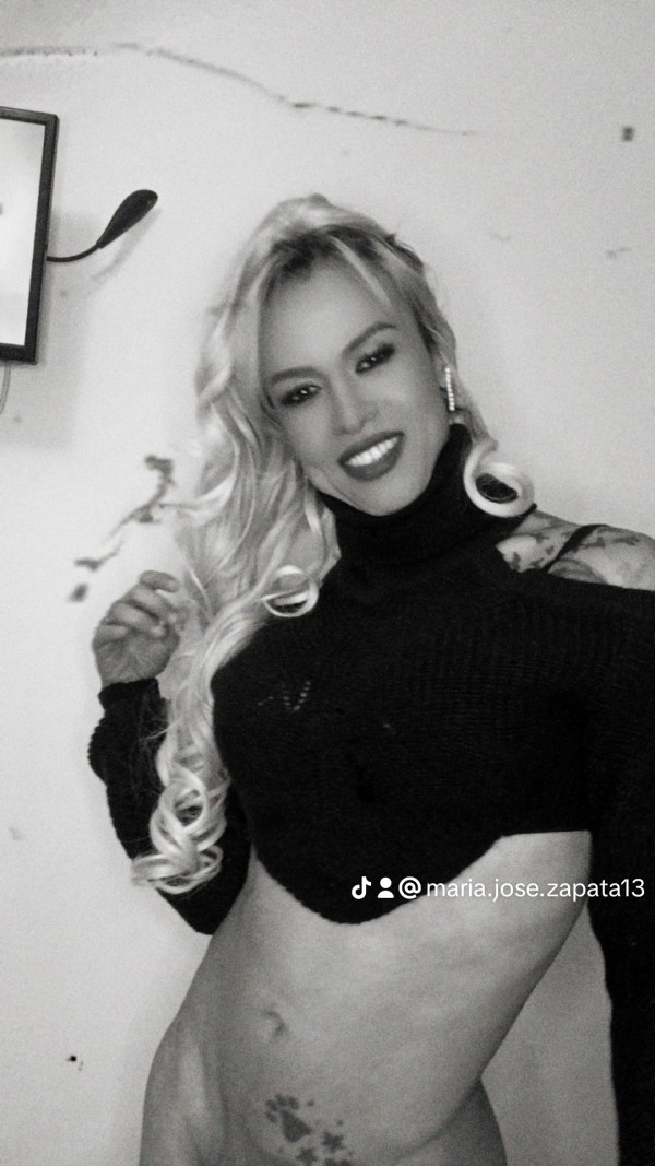 Rubia .divertida amorosa y. Fiestera