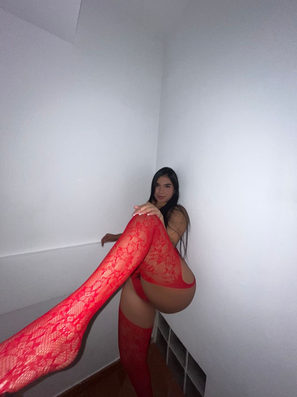 8 SALOME MOJADITA Y COMPLACIENTE NUEVA EN ESTEPONA