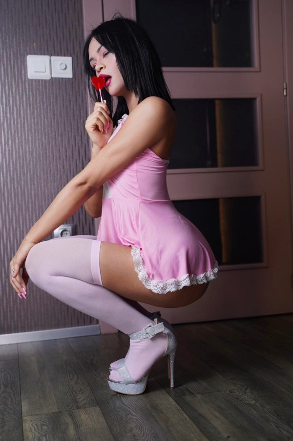 LOLITA LA JOVENCITA DELGADITA DE TUS FANTASÍAS