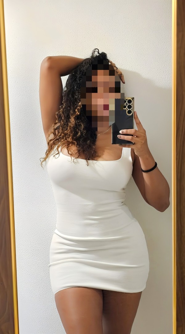 Exótica y elegante morenaza de Lujo piso privado