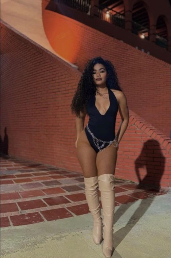 BELLEZA DE PELO RIZADO,FIESTA Y SEXO A TOPE EN ALCOY